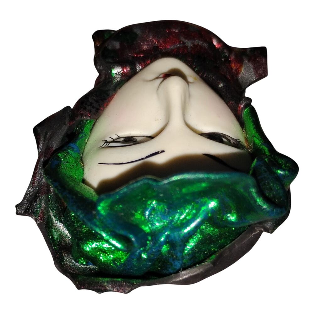 Vintage Porcelain Lady Face Brooch Sculpted Metallic Fabric Statement Pin - Picture 3 of 3